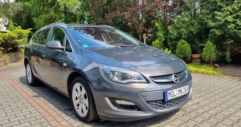 Opel Astra cena 32500 przebieg: 185000, rok produkcji 2013 z Kraków małe 466